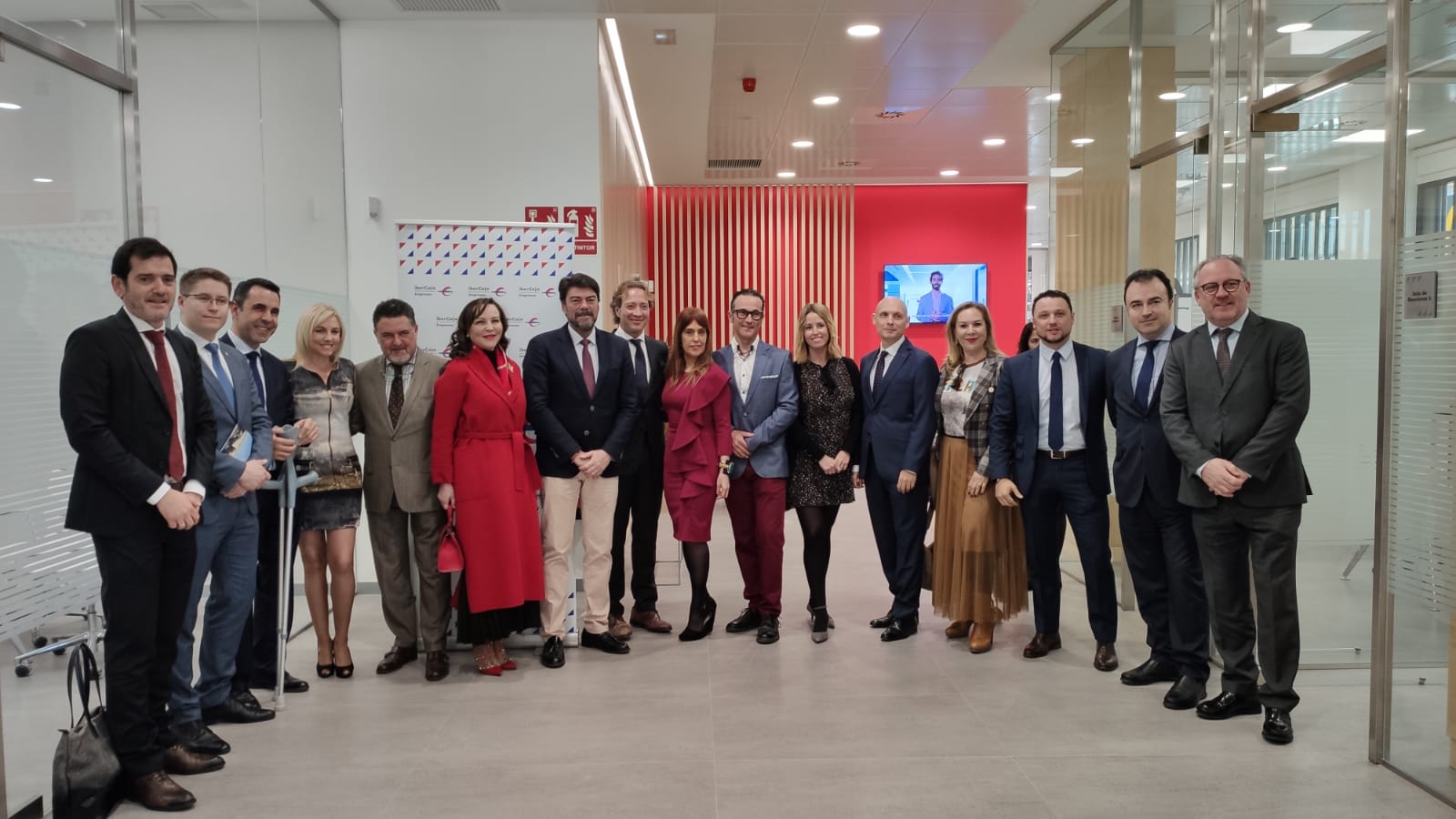 Foto oficial de la inauguración del centro de Alicante | Ibercaja Foto oficial de la inauguración del centro de Alicante | Ibercaja