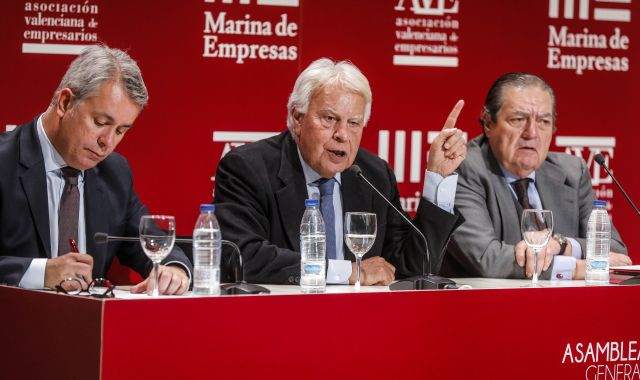 Diego Lorente, Felipe González i Vicente Boluda | Europa Press