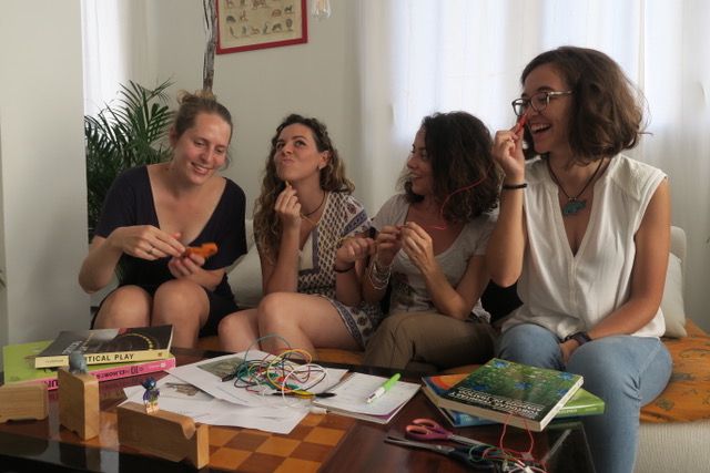 Les quatre fundadores de Cosicosa provenen del mòn de l'acadèmia i volen importar aquest coneixement al seu negoci