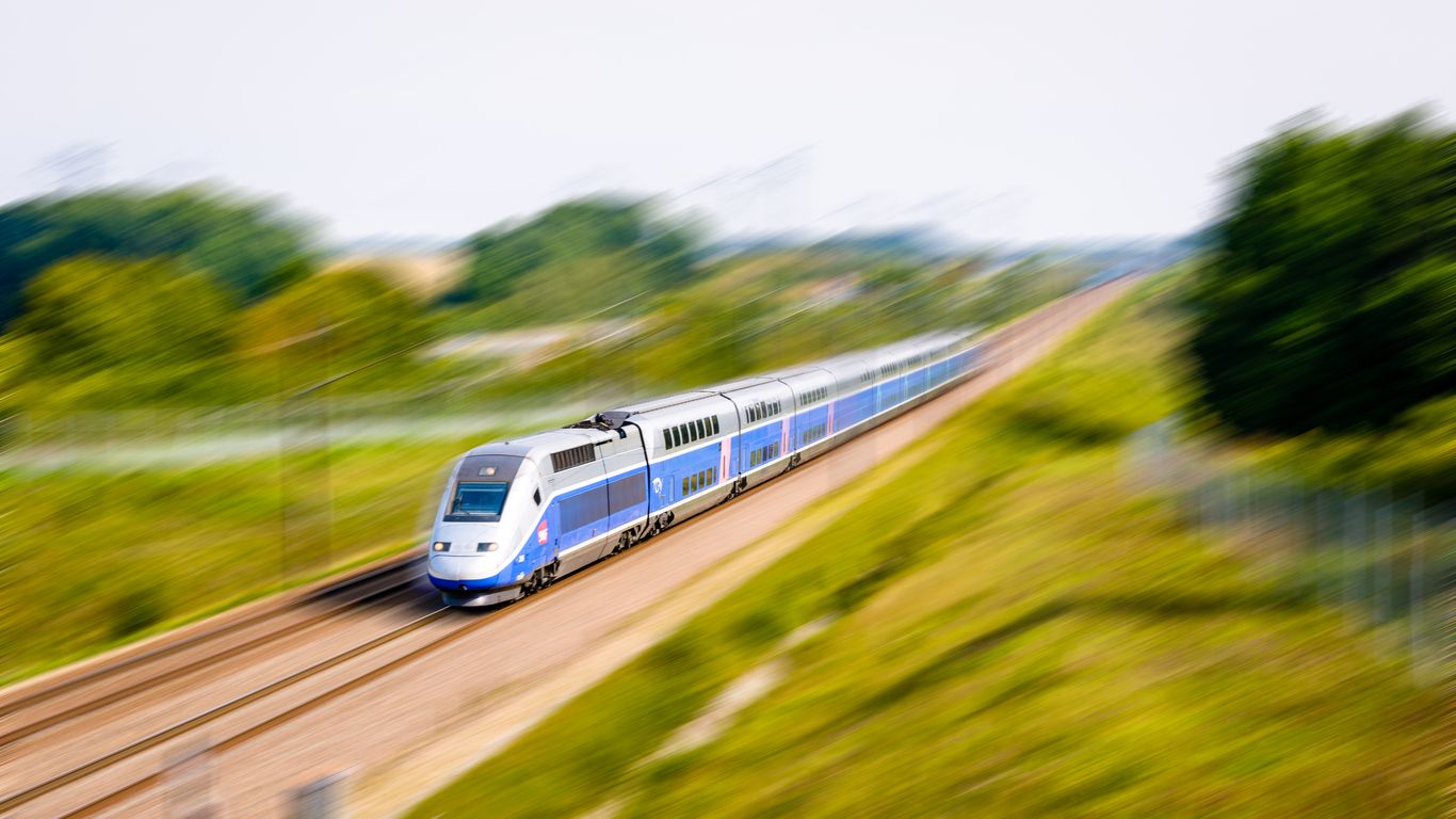 Tots els trens d'alta velocitat entre Espanya i França utilitzen energia elèctrica d'origen renovable | iStock Tots els trens d'alta velocitat entre Espanya i França utilitzen energia elèctrica d'origen renovable | iStock