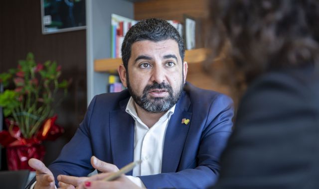 El conseller de Treball, Afers Socials i Família, Chakir El Homrani | Àngel Bravo
