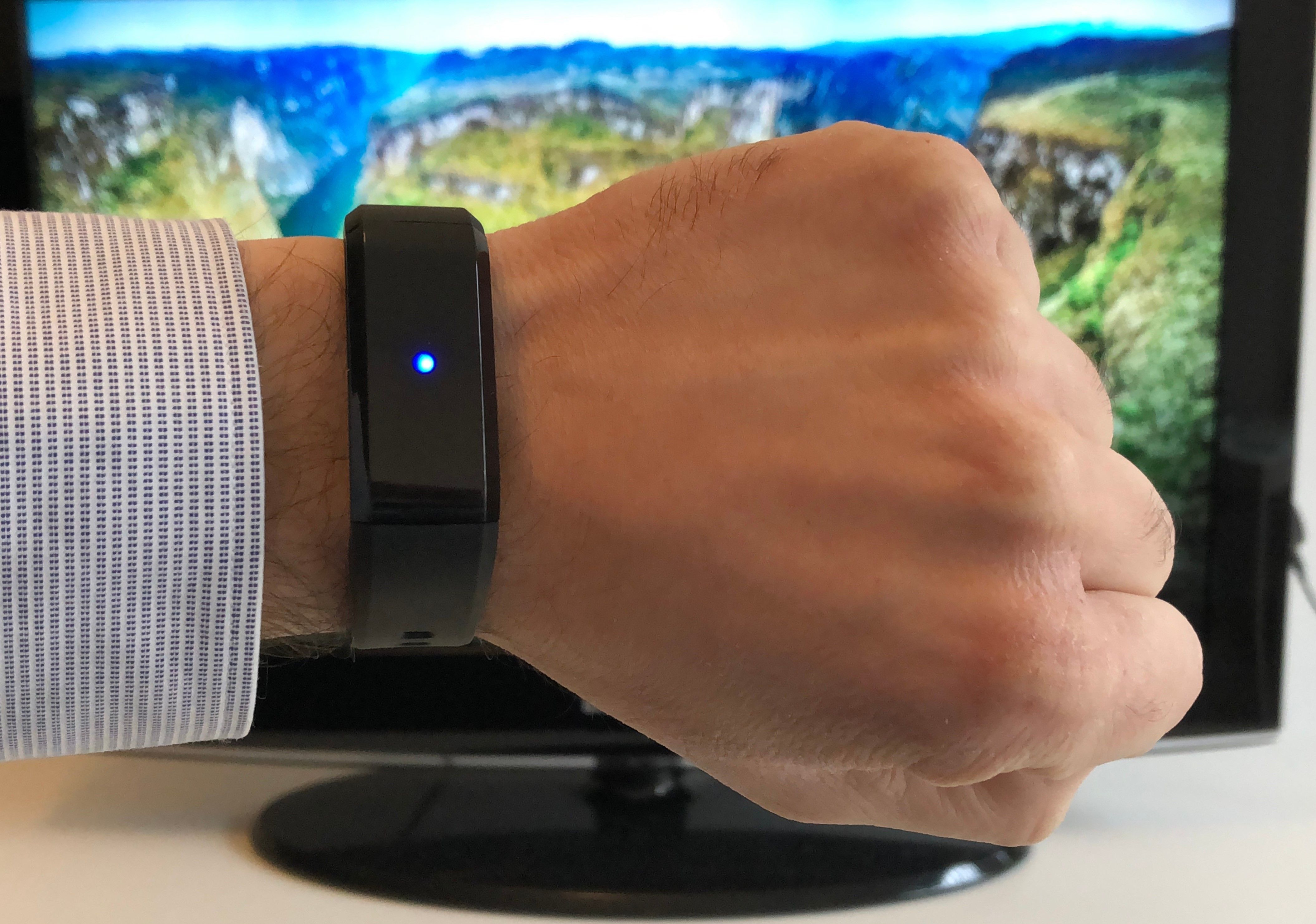La pulsera para detectar potenciales infectados y evitar la propogació masiva del coronavirus | ACN La pulsera para detectar potenciales infectados y evitar la propogació masiva del coronavirus | ACN