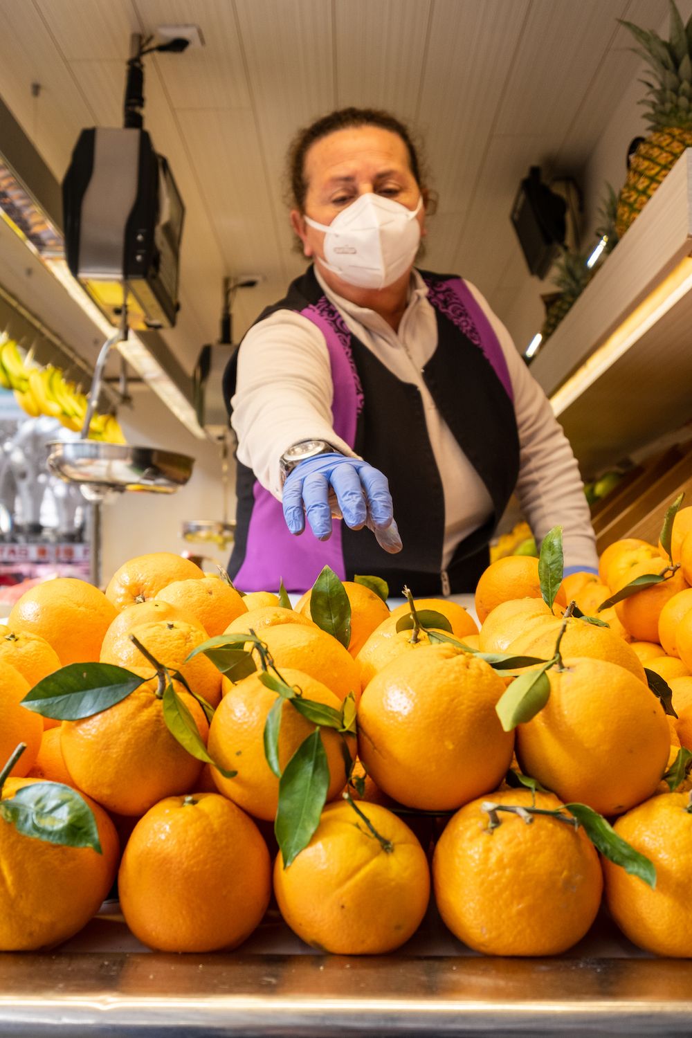 Una venedors de mercat en València | iStock Una venedors de mercat en València | iStock