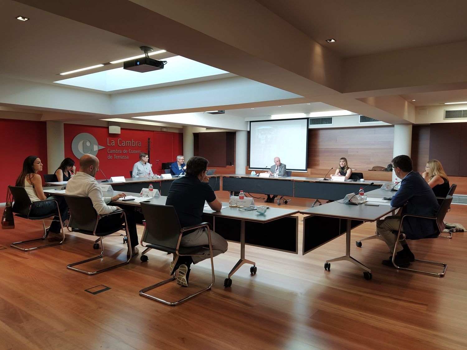 Encuentro institucional para la creación del Digital Impulso Hub coordinado por el Cuarto de Terraza. | Cedida