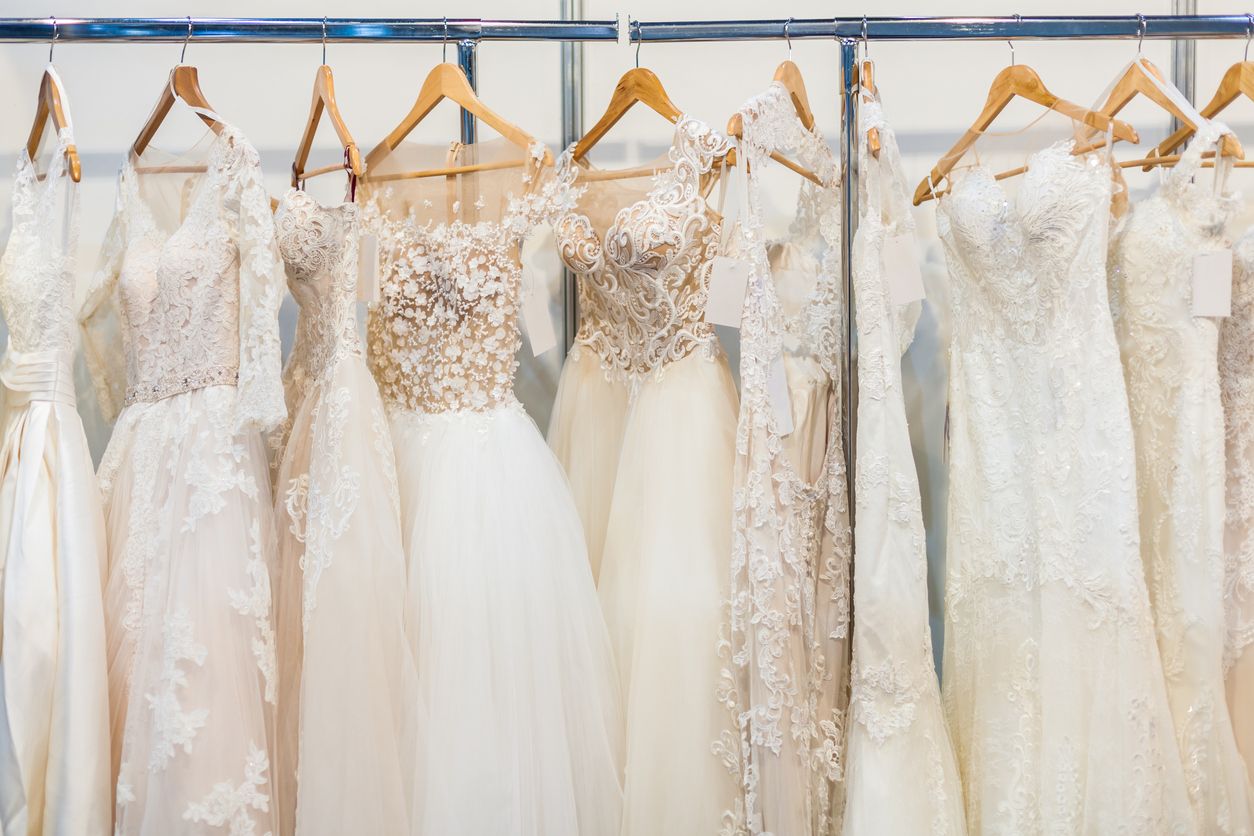 Por qué son tan caros los vestidos de novia?