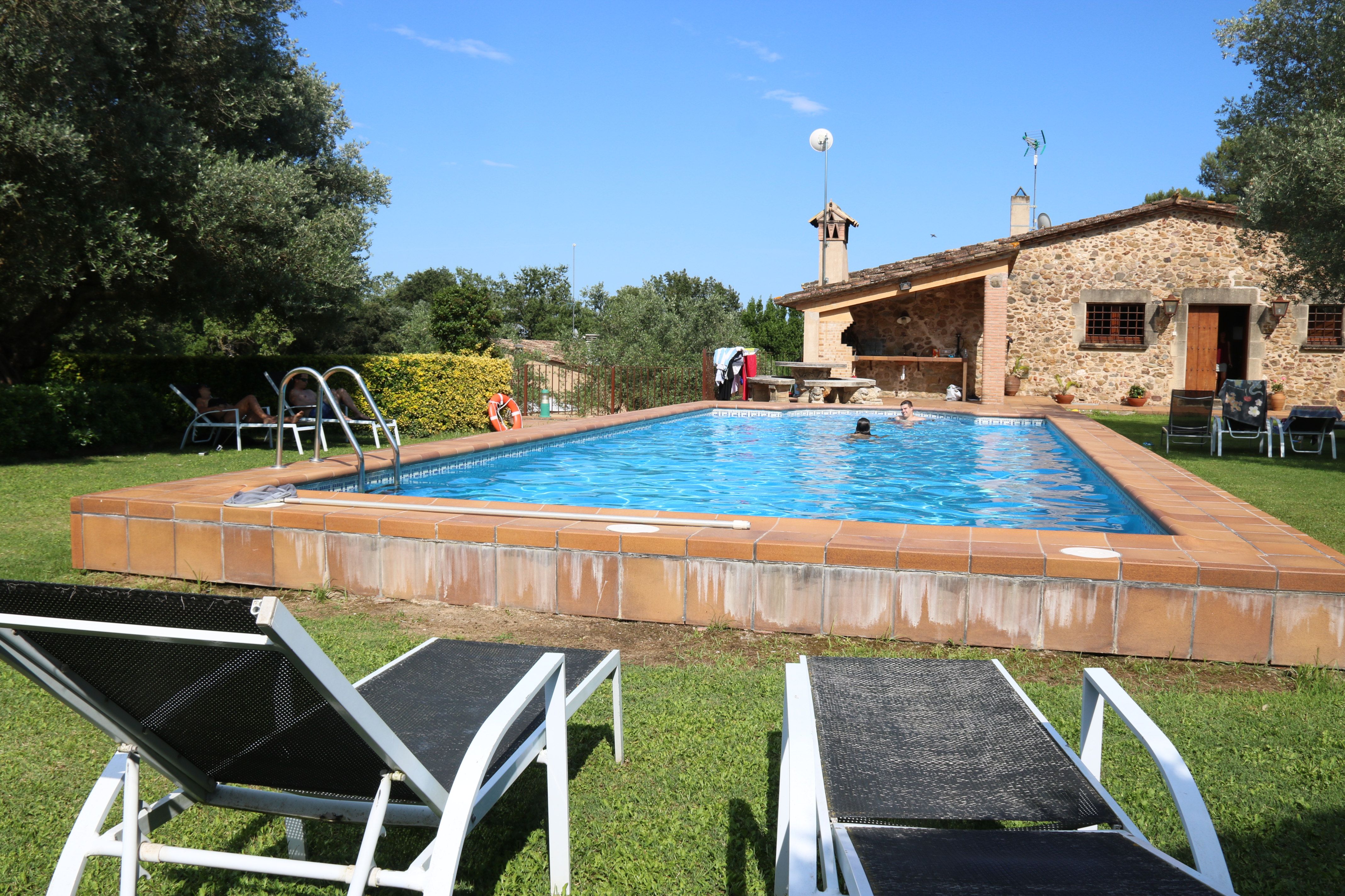 La piscina d'una casa rural de Monells | Gerard Vilà (ACN) La piscina d'una casa rural de Monells | Gerard Vilà (ACN)
