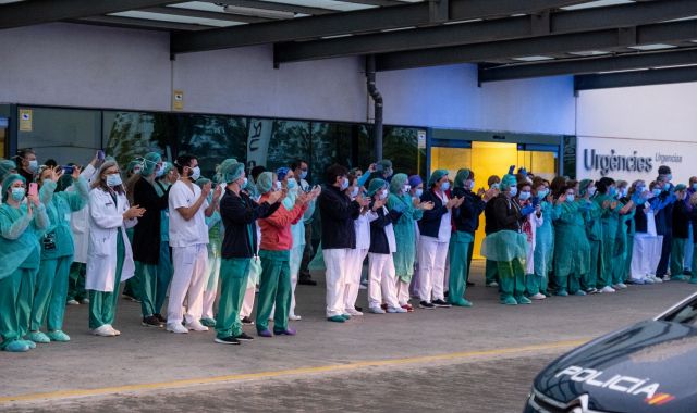 Les feines amb més risc de contagi de covid-19 ja eren les que més riscos tenien abans de la pandèmia | iStock