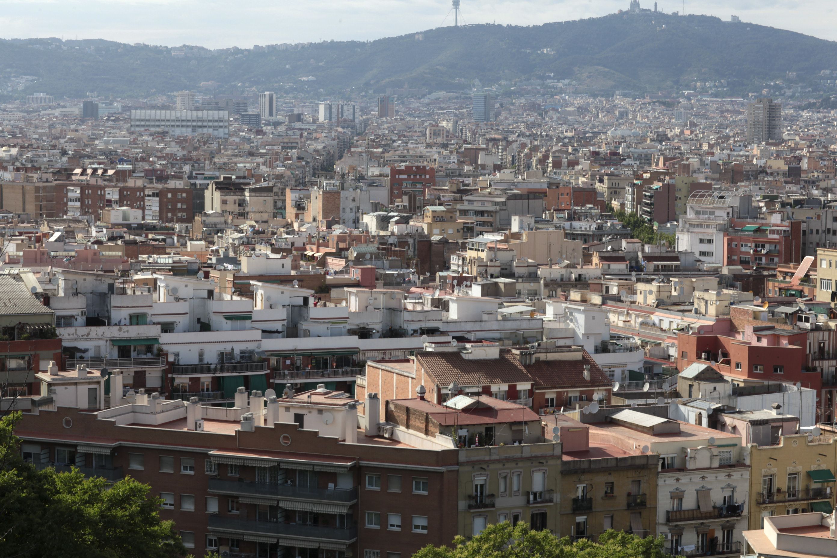 Vista aèría del Poblesec, uno de los barrios de Barcelona que se incorpora en el programa del Ayuntamiento para disminuir las desigualdades | iStock Vista aèría del Poblesec, uno de los barrios de Barcelona que se incorpora en el programa del Ayuntamiento para disminuir las desigualdades | iStock