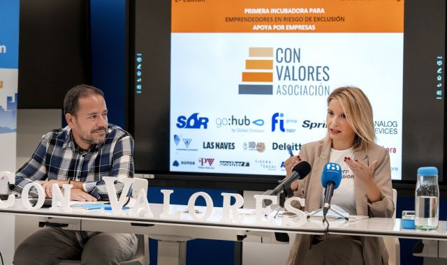 Lozano amb Patricia Pastor, de Global Omnium, en la presentació de la segona edició de la incubadora | Cedida 