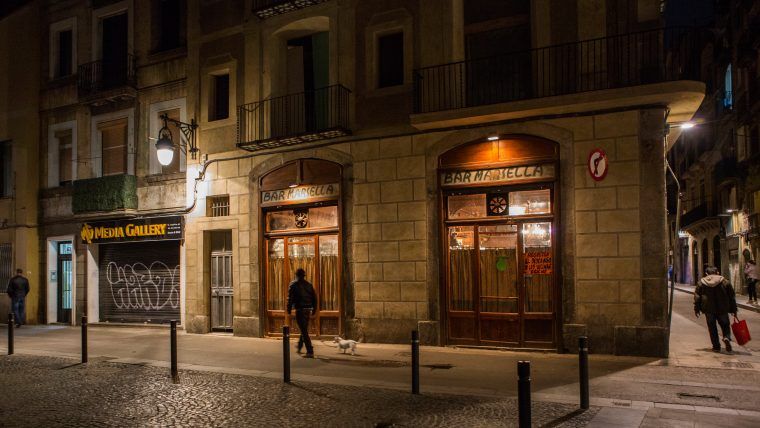 L'exterior del Bar Marsella de Barcelona