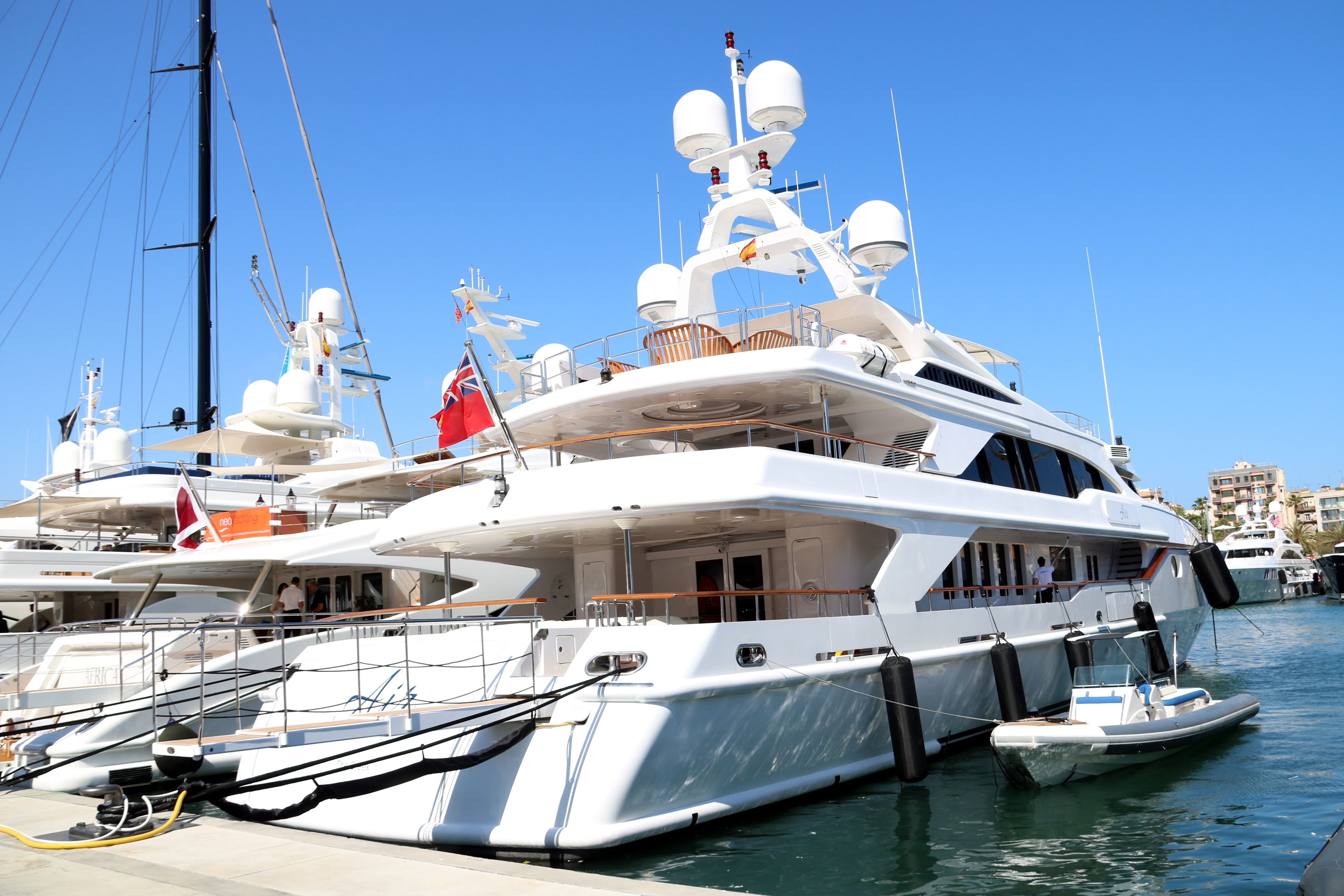 Uno de los yates expuestos al MYBA Charter Show al Puerto Viejo de Barcelona | ACN Uno de los yates expuestos al MYBA Charter Show al Puerto Viejo de Barcelona | ACN
