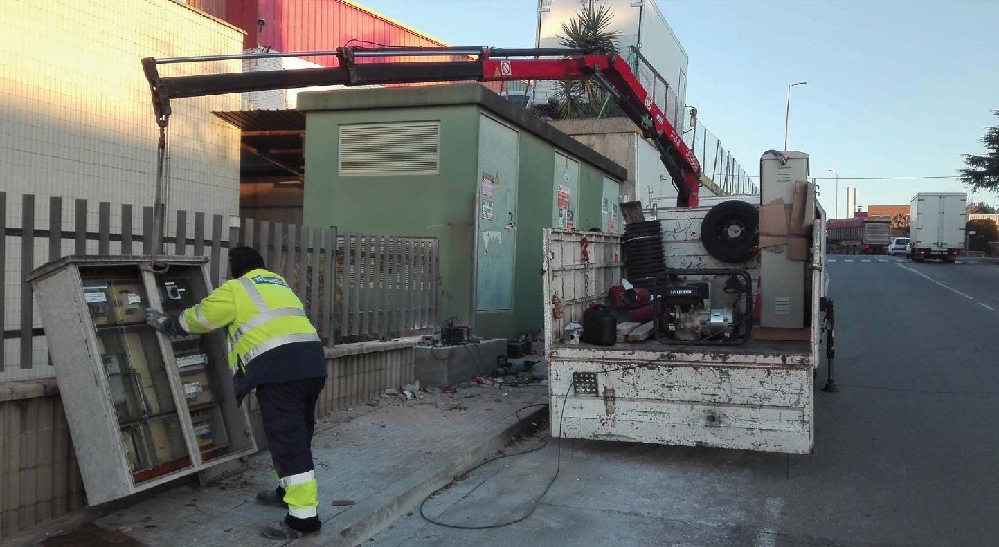 Renovación cuadras de electricidad al polígono Empolla Solera de Rubí | Cedida Renovación cuadras de electricidad al polígono Empolla Solera de Rubí | Cedida