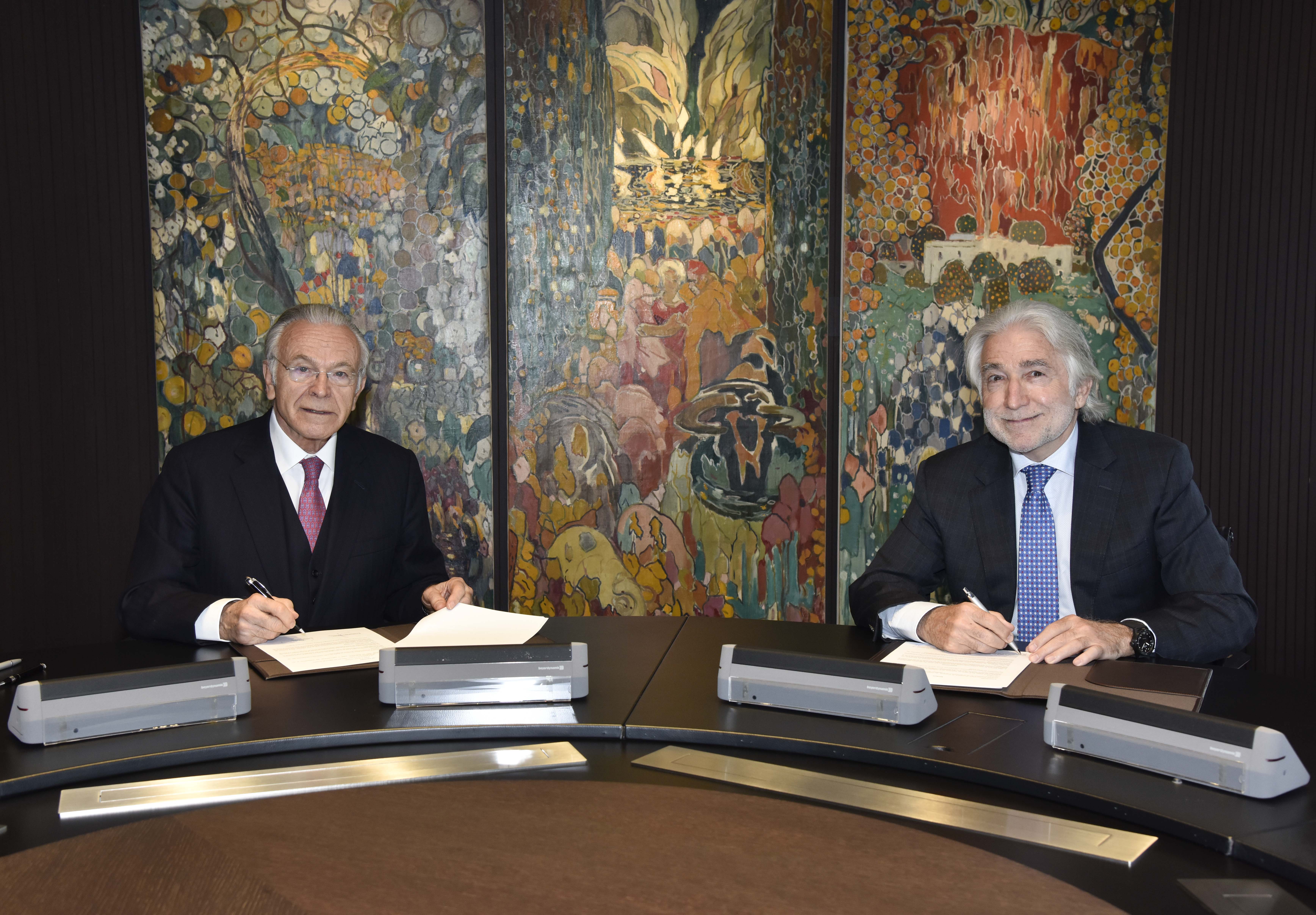 Els presidents de la Fundació 'la Caixa', Isidre Fainé, i Foment del Treball, Josep Sánchez Llibre, a la signatura del nou conveni per la integració laboral | Cedida Els presidents de la Fundació 'la Caixa', Isidre Fainé, i Foment del Treball, Josep Sánchez Llibre, a la signatura del nou conveni per la integració laboral | Cedida