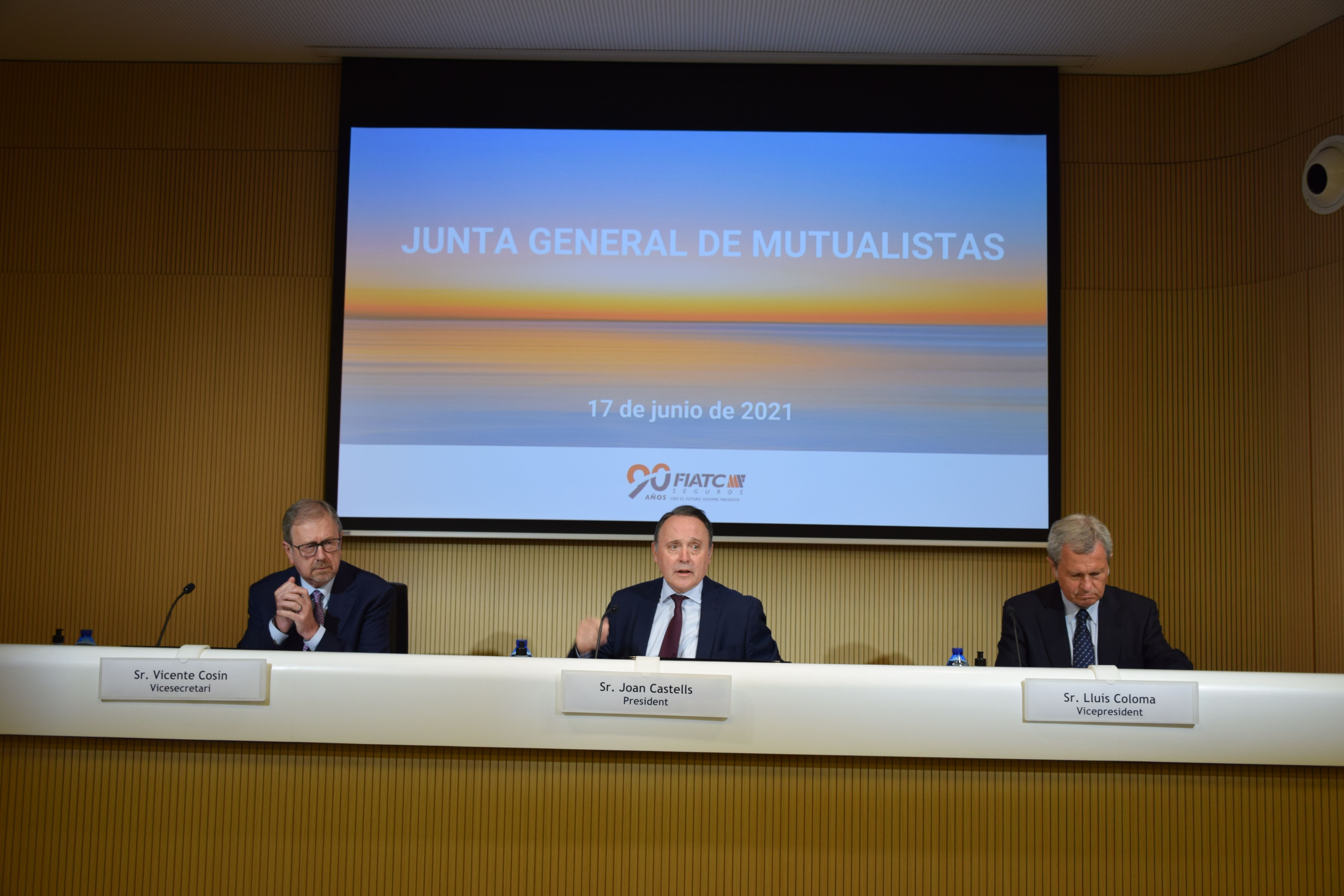 El secretario general corporativo de Fiatc, Vicente Cosín; el consejero delegado, Joan Castillos; y el vicepresidente del consejo de administració, Lluís Paloma | Cedida