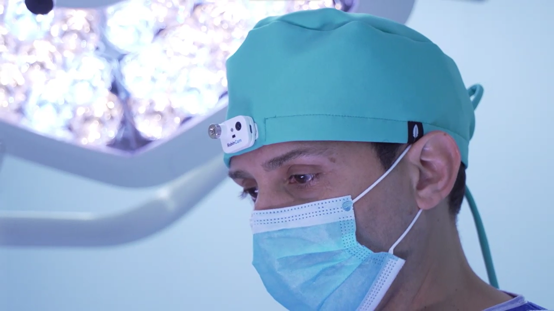 RobinCam, la nova gorra que permetrà enregistrar i emetre en directe intervencions quirúrgiques | Cedida