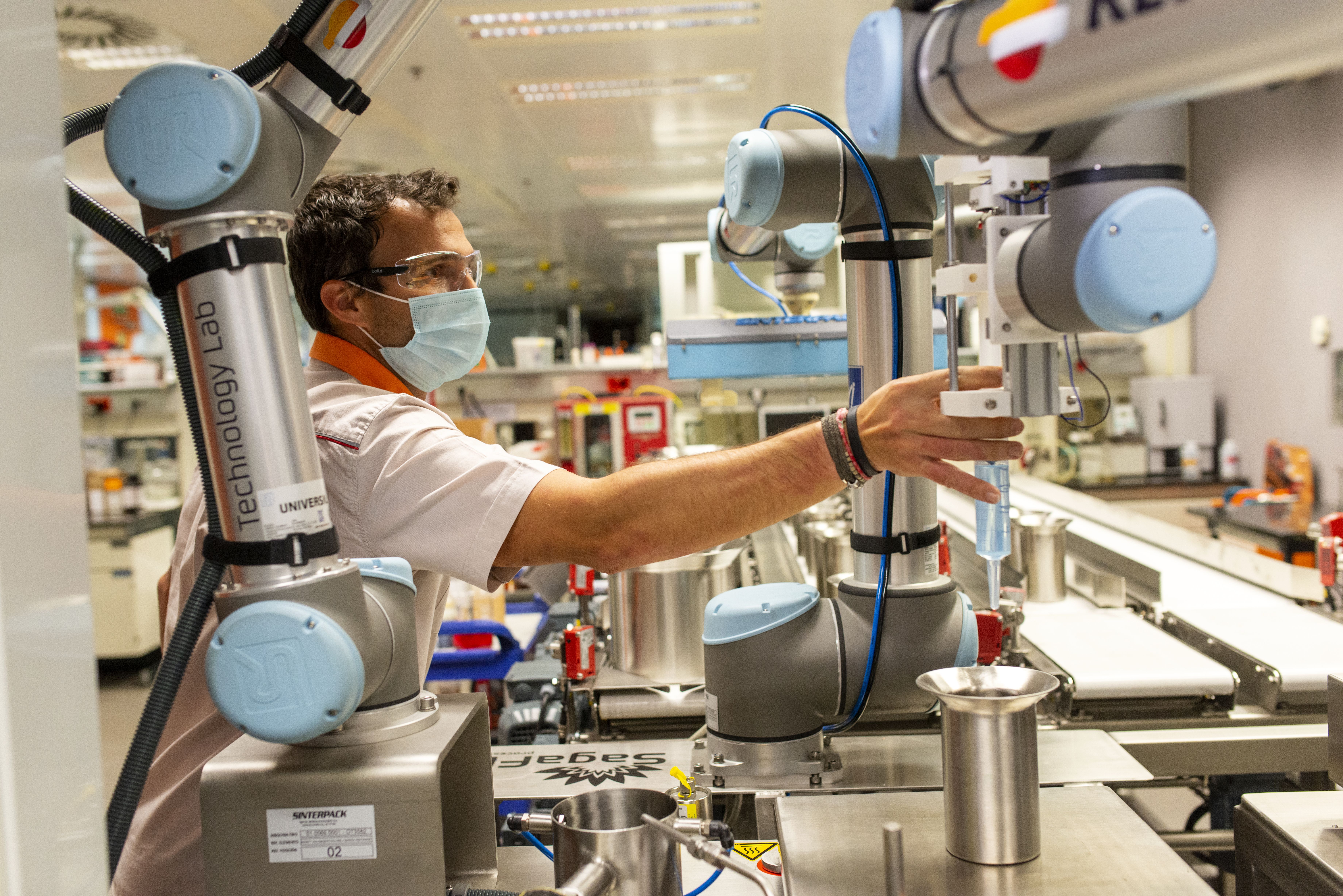 Los cobots están diseñados para trabajar codo en codo con las personas | Cedida Los cobots están diseñados para trabajar codo en codo con las personas | Cedida