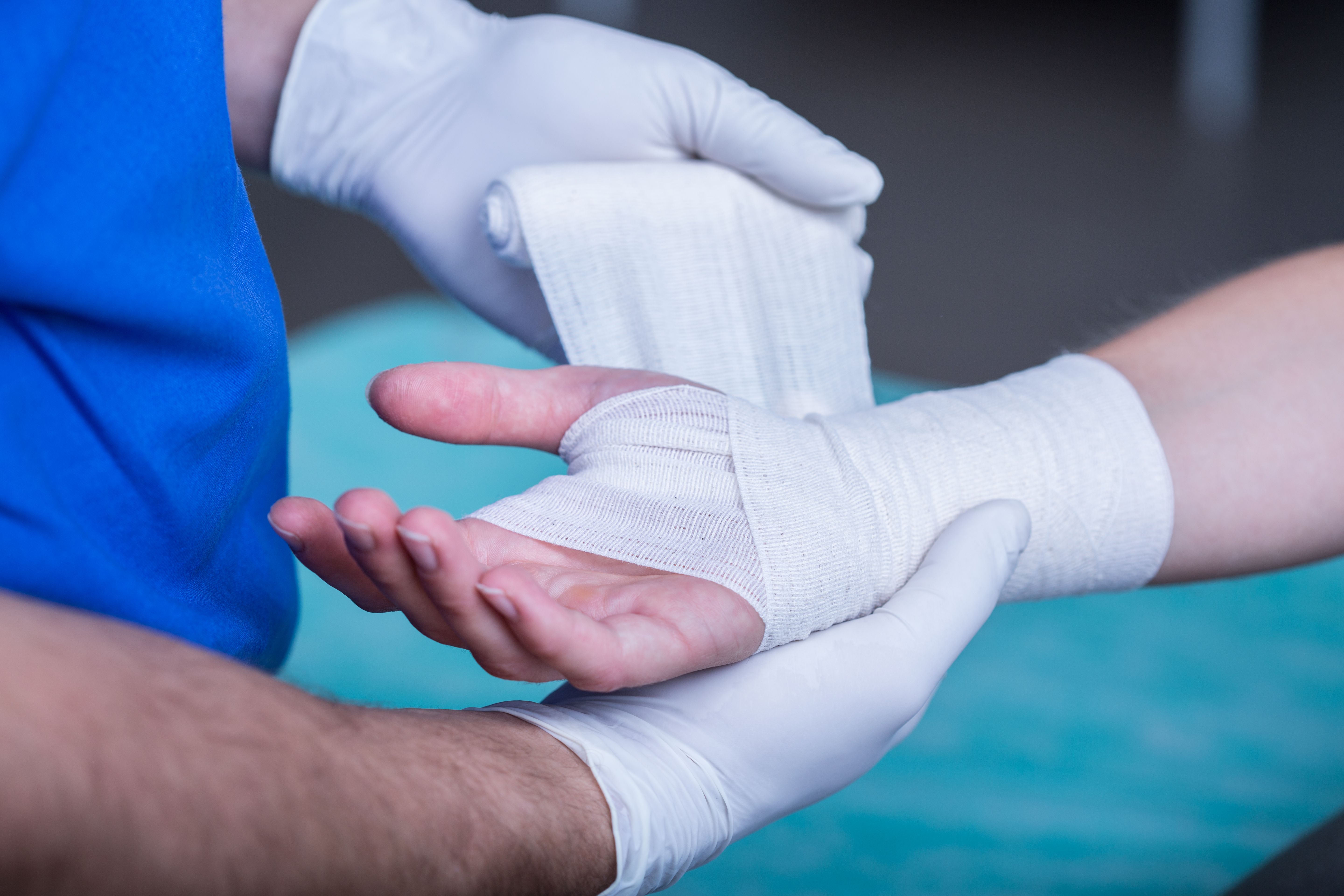 La manresana Texpol se incorpora a lmed, En eluna de las principales fabricantes de apósitos y tejido sanitario del mundo | iStock