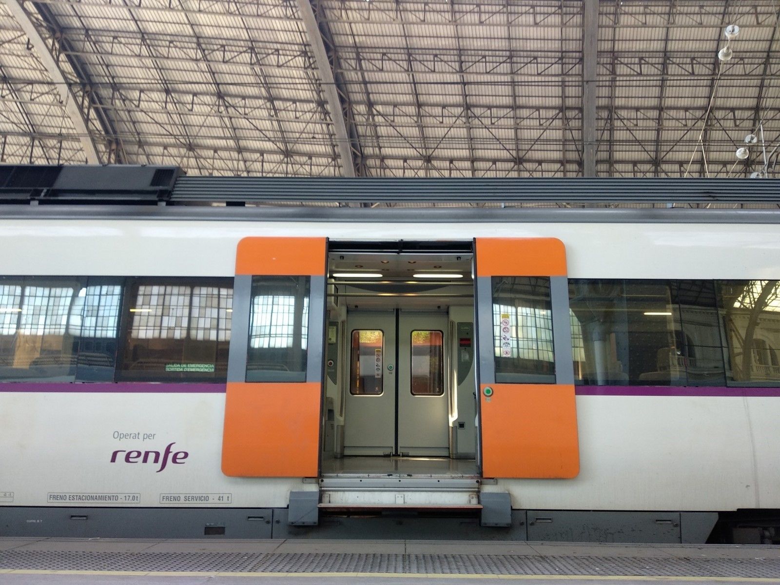 El acuerdo entre empresa y maquinistas pasa para implementar la recuperación de los servicios prepandèmia que Renfe ya llevaba a cabo | EP El acuerdo entre empresa y maquinistas pasa para implementar la recuperación de los servicios prepandèmia que Renfe ya llevaba a cabo | EP