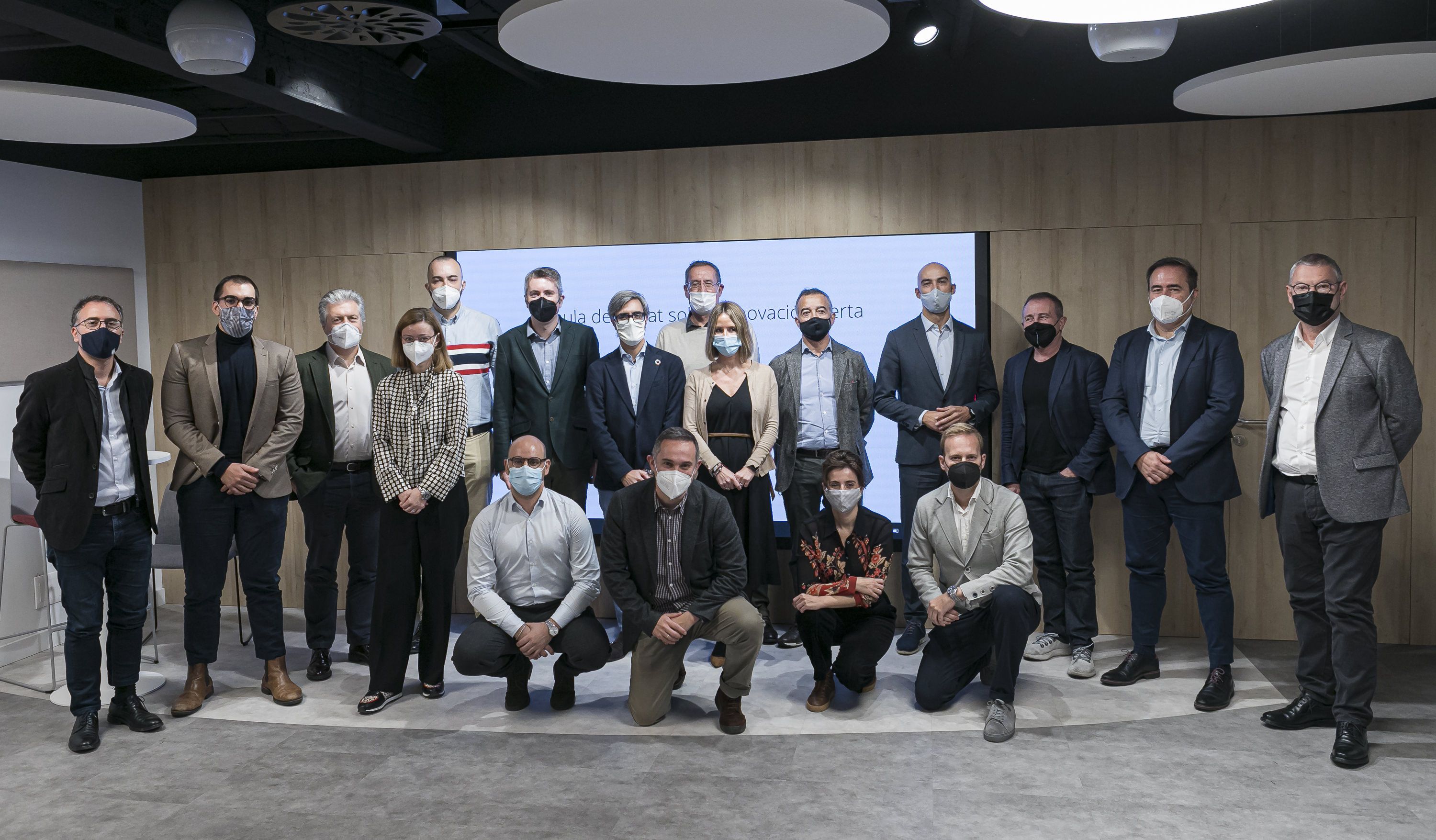 Los participantes en el debate sobre innovación abierta organizado por 'VIA Empresa' e Ibercaja | Marc Llibre Roig