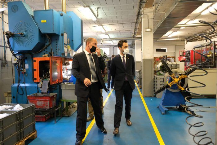 Visita del consejero Roger Torrente a las instalaciones que ha adquirido PXI Automotive | Cedida Visita del consejero Roger Torrente a las instalaciones que ha adquirido PXI Automotive | Cedida