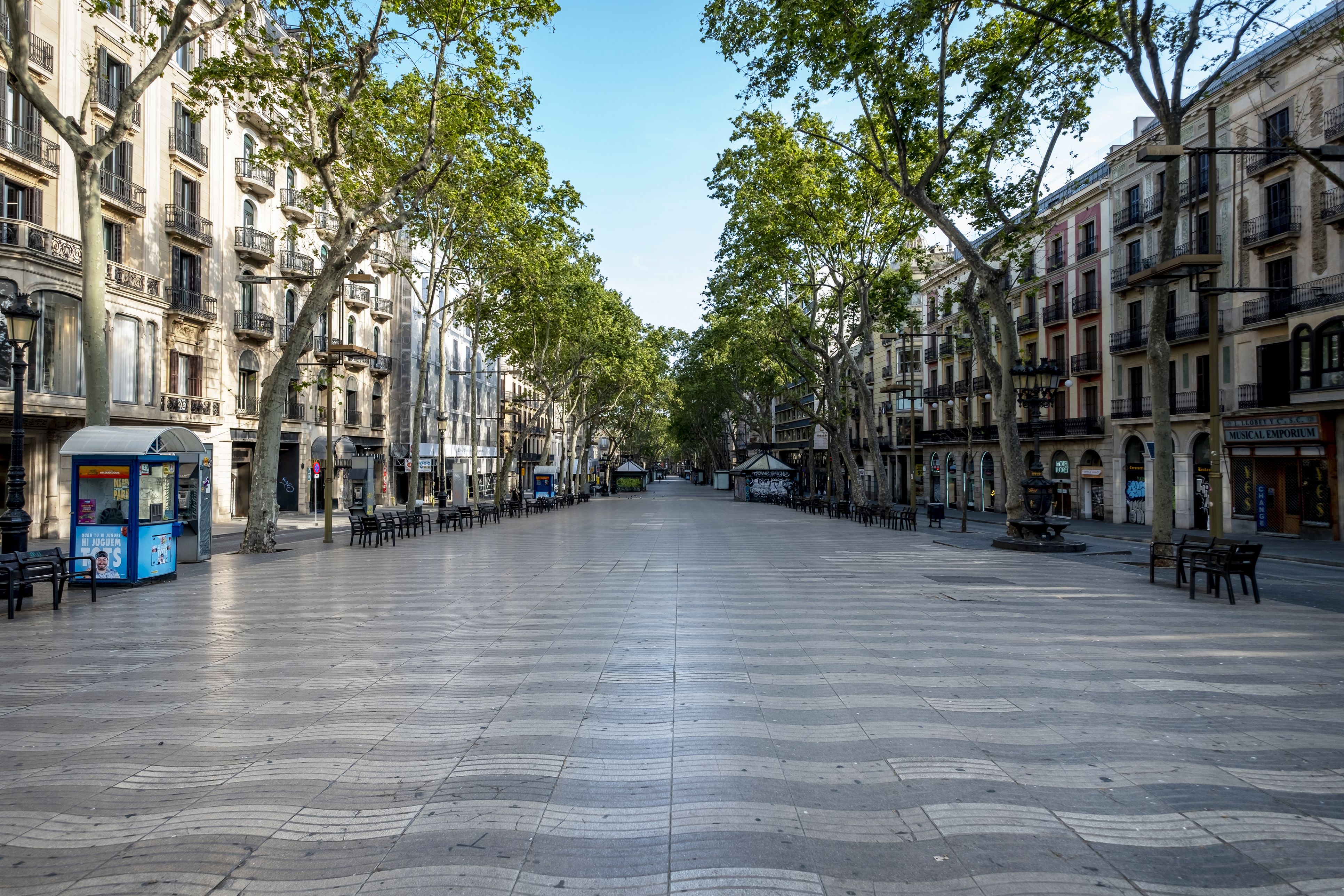 la-rambla-de-barcelona-buida-en-una-imatge-d-arxiu-istock