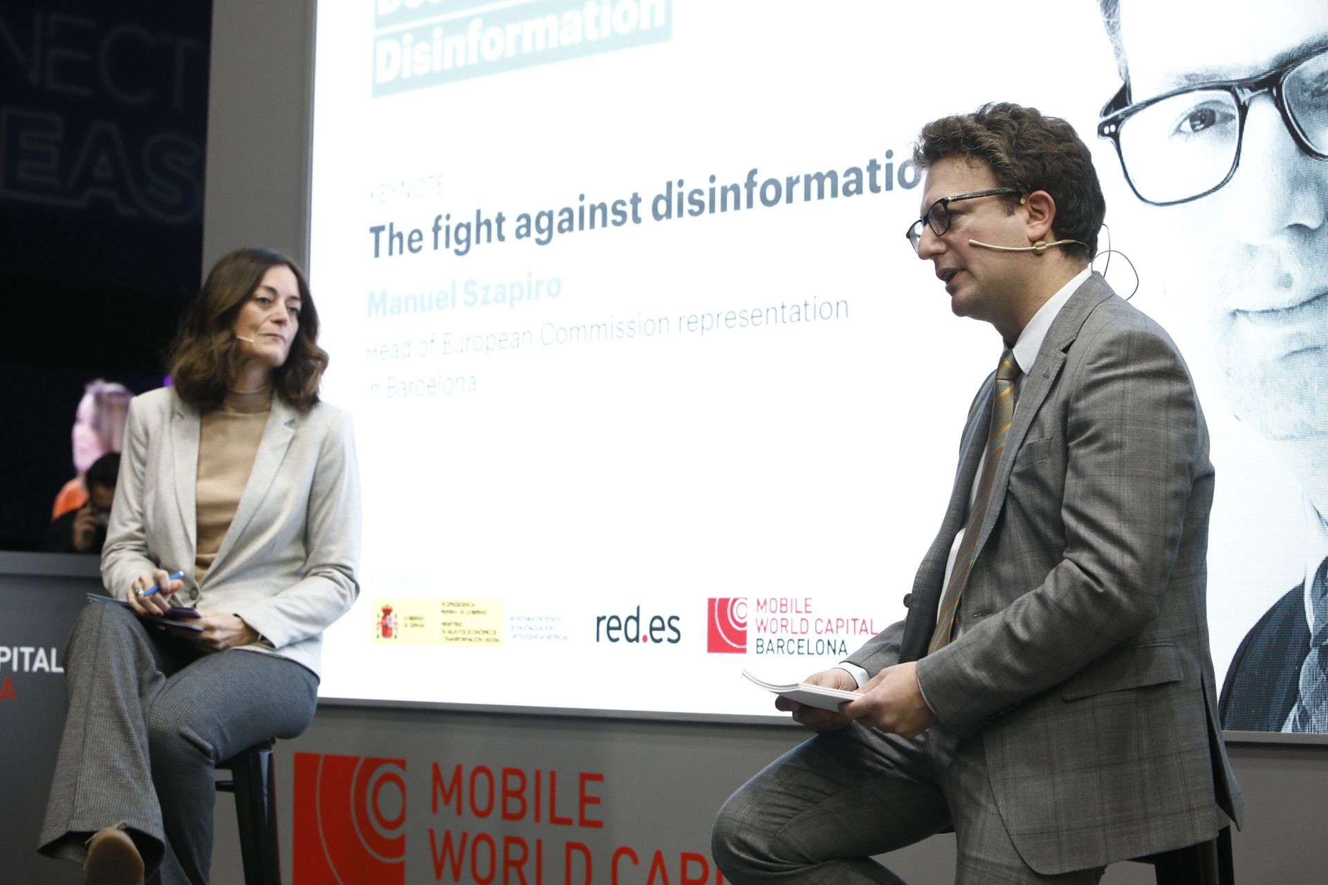 Manuel Szapiro, jefe de la Comisión Europea en Barcelona, durante su presentación sobre la lucha contra la desinformación | Cedida Manuel Szapiro, jefe de la Comisión Europea en Barcelona, durante su presentación sobre la lucha contra la desinformación | Cedida