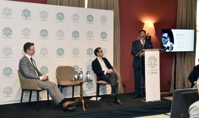 El CEO d'ISE, Mike Blackman, durant la seva xerrada amb el president de Fira de Barcelona Pau Relat | Círculo Ecuestre