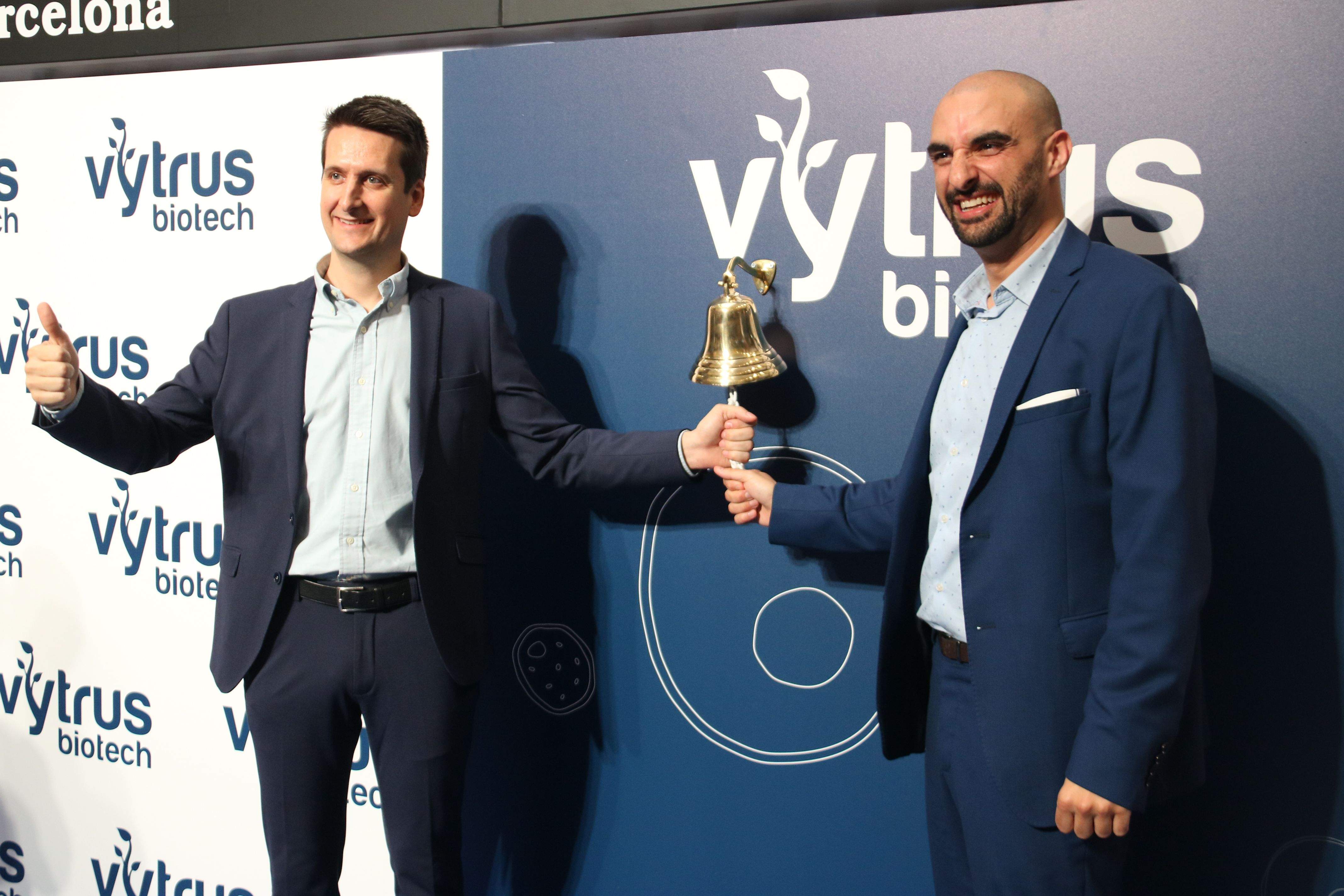 Los fundadores de Vytrus Biotech, Òscar Expósito y Albert Jané, durante la salida a bolsa de la empresa en 2022 | Miquel Vera (ACN)