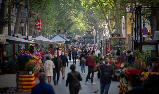 Más allá de libros y rosas: ¿cómo afecta Sant Jordi a la economía catalana?