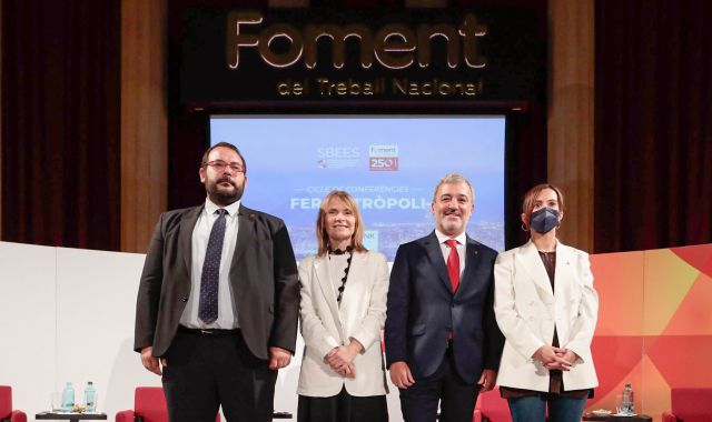 David Bote, alcalde de Mataró; Lluïsa Moret, alcaldesa de St Boi; Jaume Collboni, primer tinent d'Alcaldia de Barcelona; i Marta Farrés, alcaldesa de Sabadell