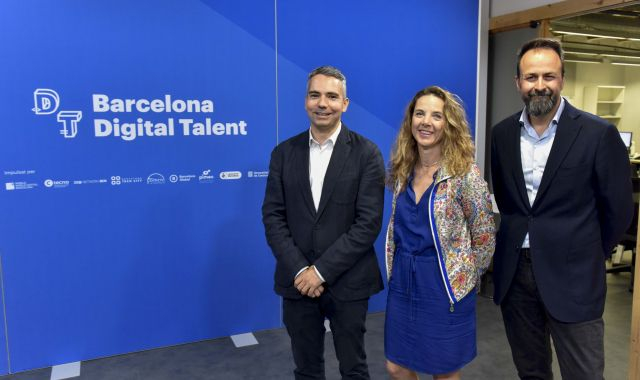 Jordi Arrufí, director del programa de Talent Digital de la Mobile World Capital Barcelona i portaveu de Barcelona Digital Talent, Joana Barbany, directora general de Societat Digital de la Generalitat de Catalunya i Joan Ramon Barrera, president del Cercle Tecnològic de Catalunya | Cedida