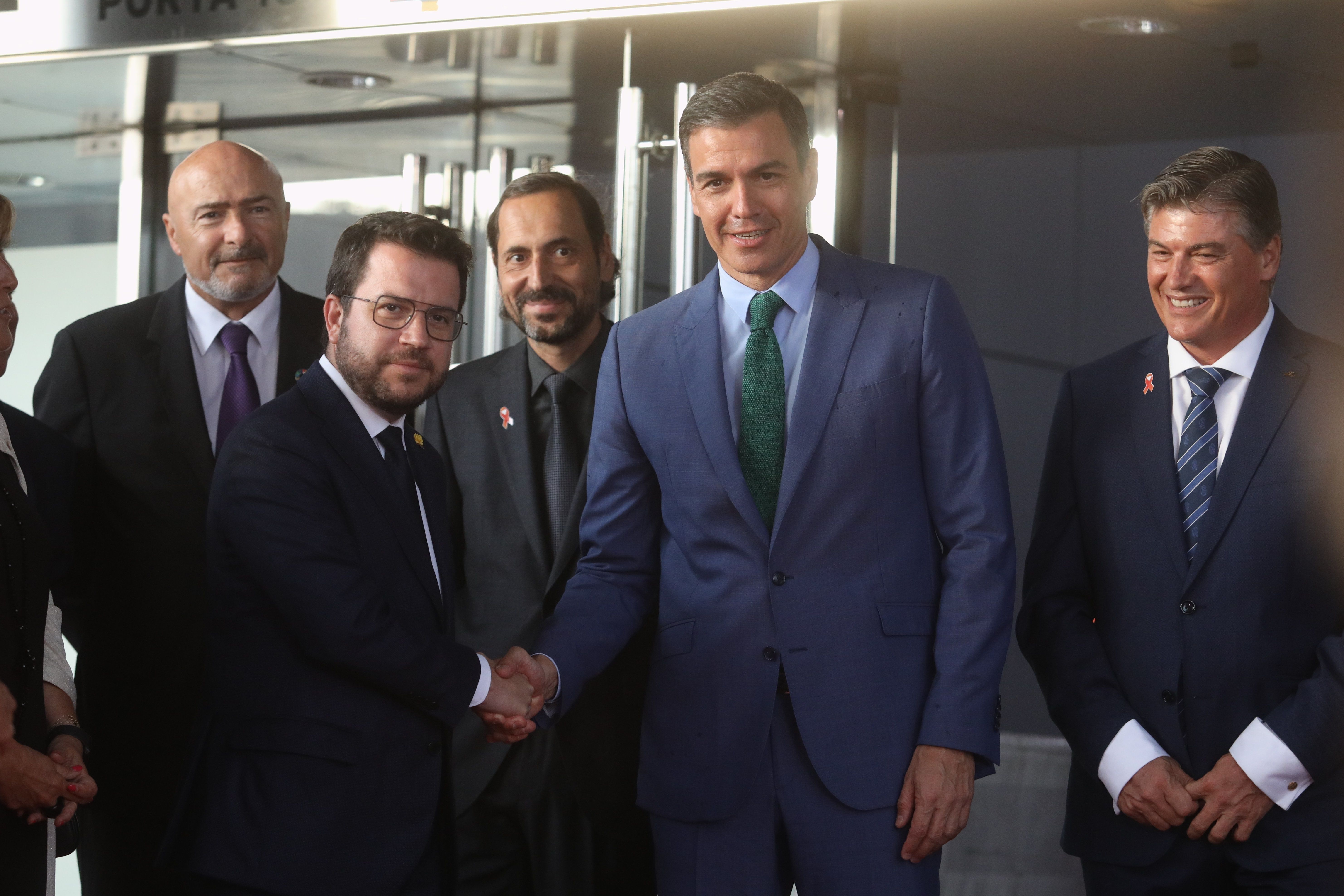 Els presidents Pedro Sánchez i Pere Aragonès en companyia dels dirigents de Pimec José María Torres, Miquel Camps i Antoni Cañete | KIKE RINCÓN - EUROPA PRESS Els presidents Pedro Sánchez i Pere Aragonès en companyia dels dirigents de Pimec José María Torres, Miquel Camps i Antoni Cañete | KIKE RINCÓN - EUROPA PRESS