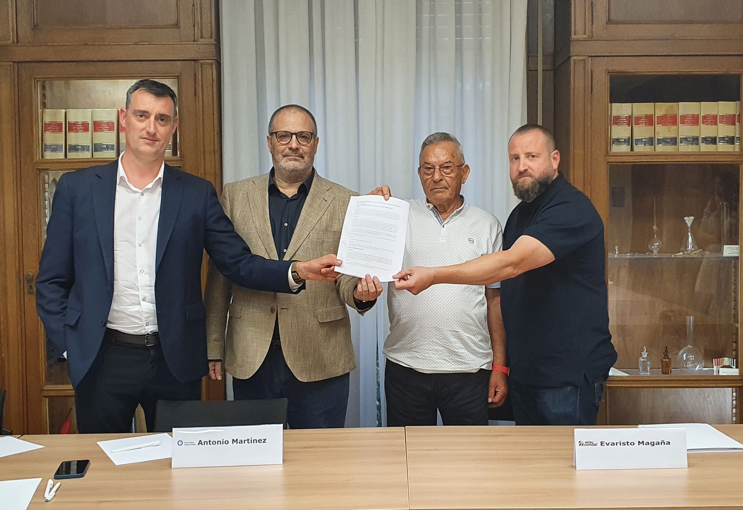 Constitucio de la nova federació del Transport a Catalunya amb Carles Folchi (Associació General d'Autònoms-Pimes Transportistes), Evaristo Magaña (Associació de Transportistes Agrupats), Antonio Martínez (Gremi de Transports i Logística de Catalunya) i Jorge Fernández (Associació de Transportistes Portuaris de Barcelona) | Cedida