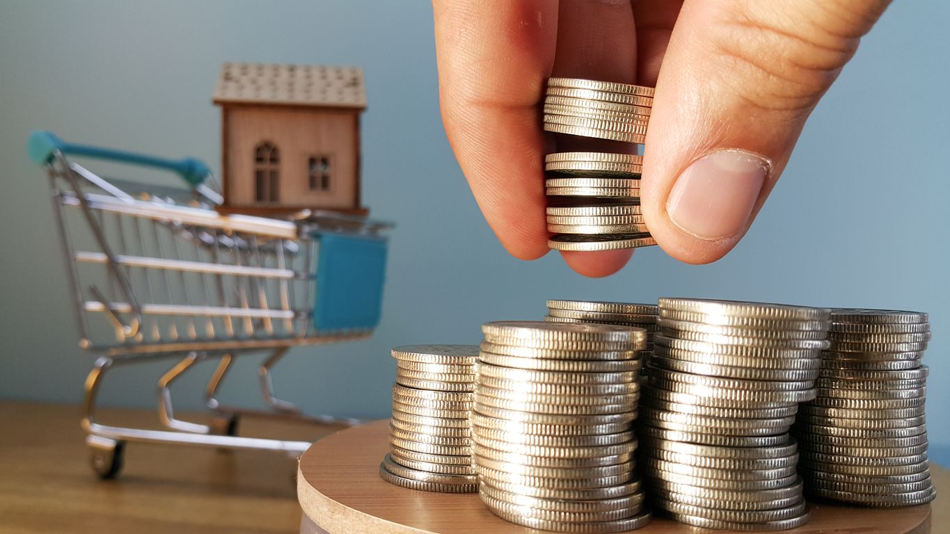 El consumidor frente a la pérdida de poder adquisitivo: suben los precios, las hipotecas y los créditos al consumo | iStock El consumidor frente a la pérdida de poder adquisitivo: suben los precios, las hipotecas y los créditos al consumo | iStock