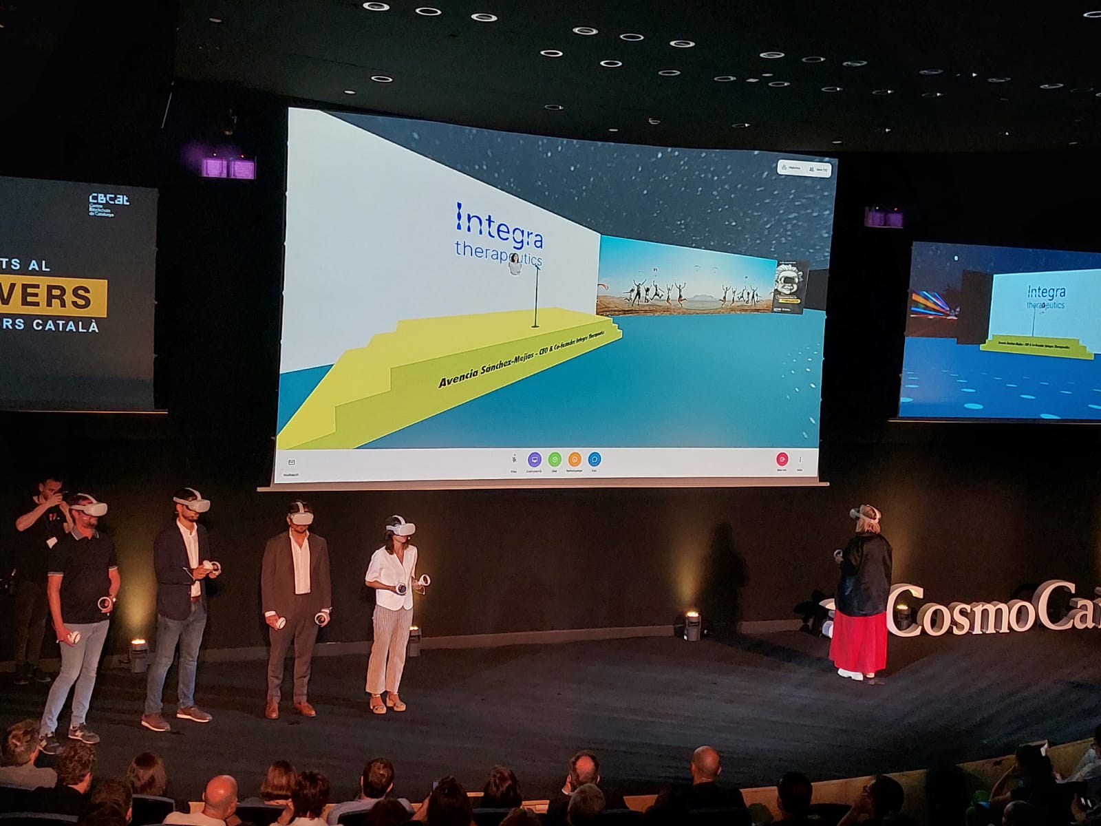 Celebració de l'Exponential Day 2022 entre l'auditori del CosmoCaixa i un escenari virtual creat al metavers | VIA Empresa Celebració de l'Exponential Day 2022 entre l'auditori del CosmoCaixa i un escenari virtual creat al metavers | VIA Empresa