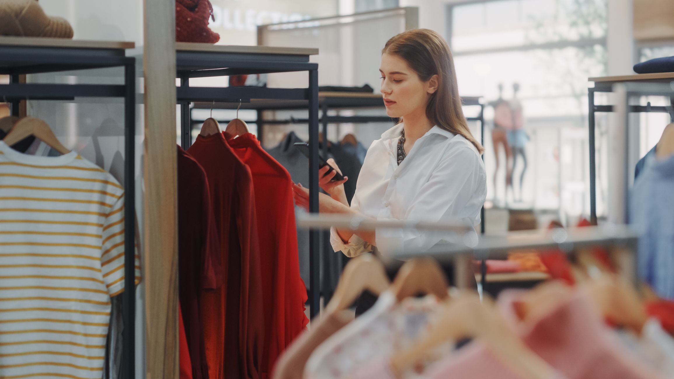 La Generalitat facilita una breu guia amb 10 recomanacions perquè tot establiment compleixi la normativa lingüística | iStock La Generalitat facilita una breu guia amb 10 recomanacions perquè tot establiment compleixi la normativa lingüística | iStock