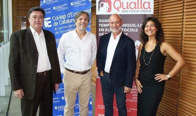 D’esquerra a dreta, Francesc Santín (lead inversor del projecte), Pol Font (president d’EconomistesBAN), Carles Porta (CEO de Qualla Kids) i Laura Blanco (CMO de Qualla Kids) | Col·legi d’Economistes de Catalunya