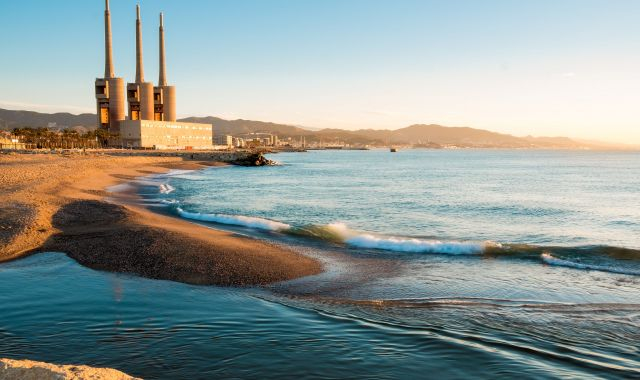 Les tres xemeneies de Sant Adrià del Besòs | iStock