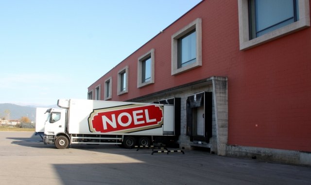 Un camió de Noel en una de les seves plantes que la firma té a la Garrotxa 