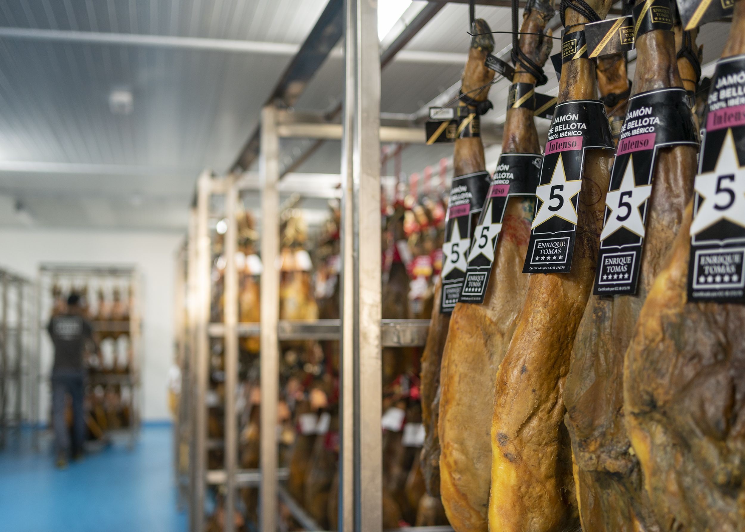 Imagen de una bodega de Enrique Tomás | Cedida Imagen de una bodega de Enrique Tomás | Cedida