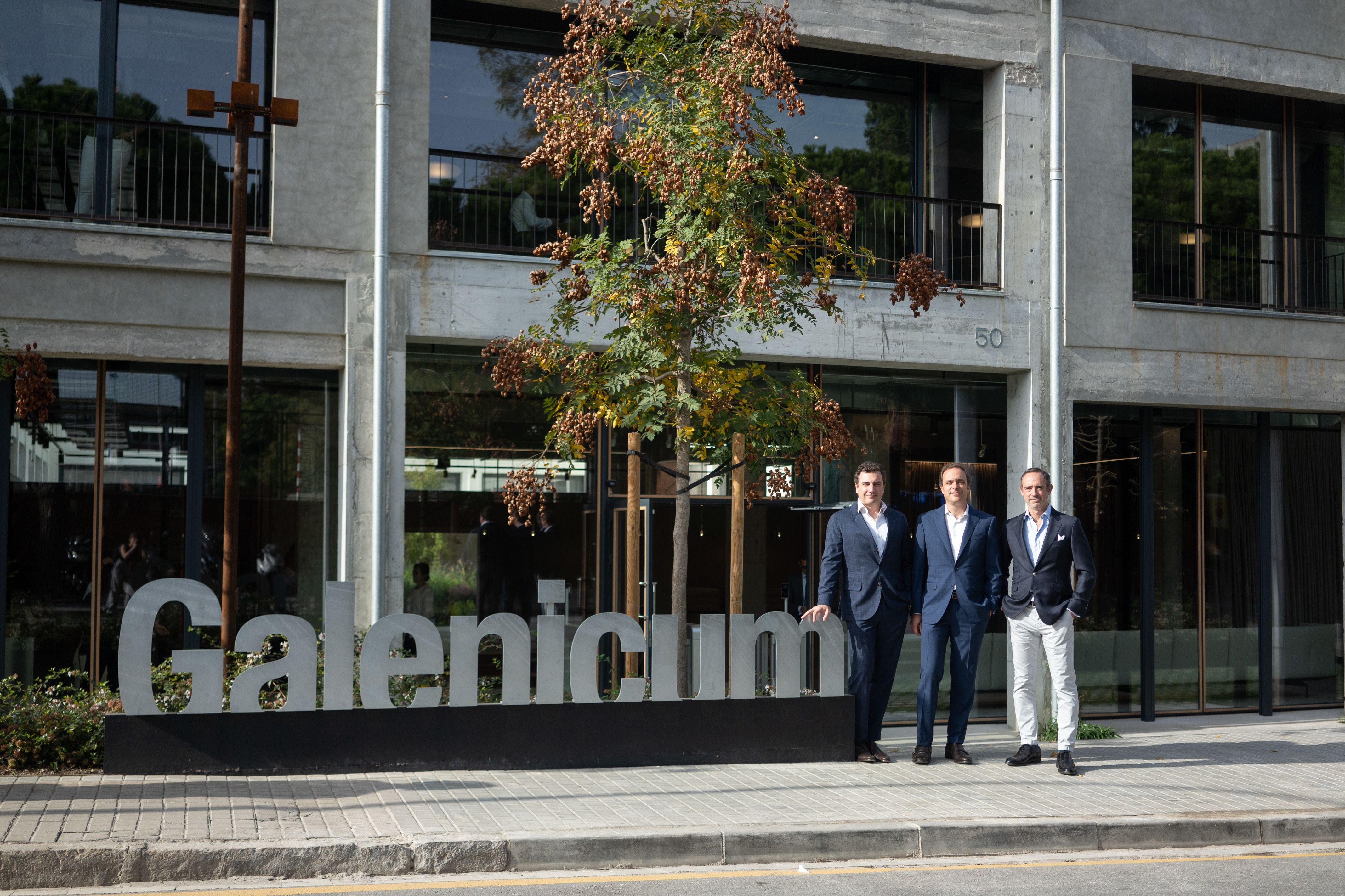 El equipo directivo de Galenicum, en las puertas de la nueva sede | Galenicum El equipo directivo de Galenicum, en las puertas de la nueva sede | Galenicum