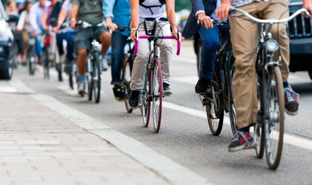 La bicicleta capta a un 72% de usuarios del transporte público en los accesos de Barcelona | iStock La bicicleta capta a un 72% de usuarios del transporte público en los accesos de Barcelona | iStock