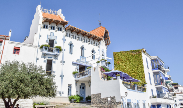 Exterior de la Casa Serinyena o Casa Blaua, de Cadaqués | Idealista