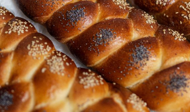 Las estrellas indiscutibles del portfolio de la casa son el llamativo challah trenzado | Cedida