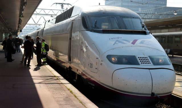Un tren d'AVE de Renfe a l'estació de Lió a França | ACN