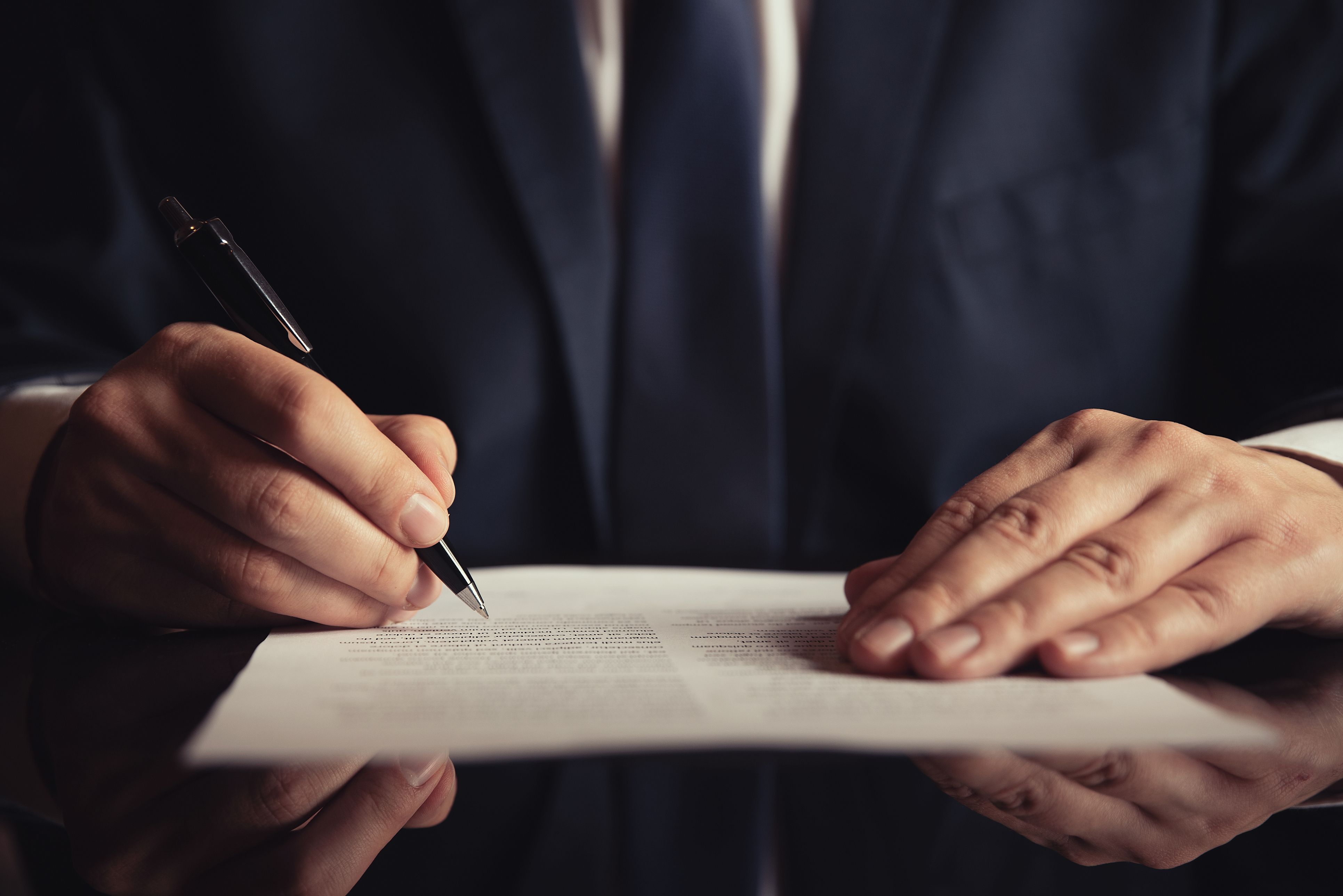 Imatge de la firma d'un contracte | iStock Imatge de la firma d'un contracte | iStock