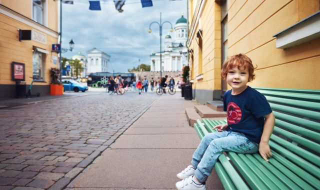 Un infant a la Plaça del Senat de Helsinki | iStock