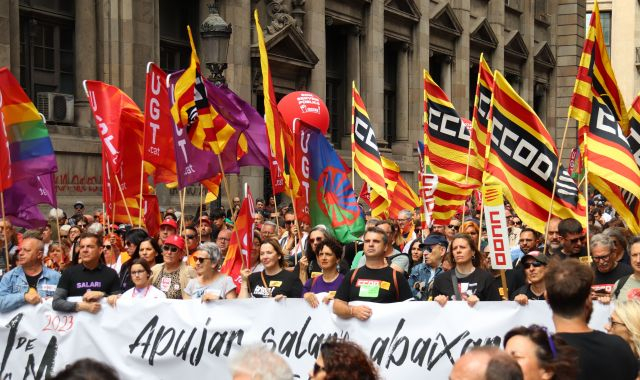 Capçalera de la manifestació dels sindicats CCOO i UGT en motiu de l'1 de Maig a Barcelona | ACN