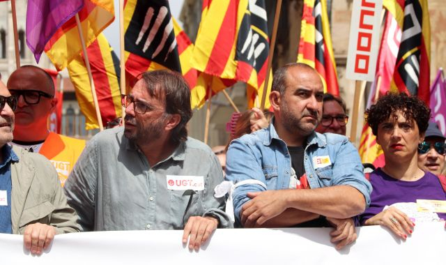 El secretari general de la UGT, Camil Ros; i el seu homòleg de CCOO, Javier Pacheco, a la manifestació de l'1 de maig | ACN