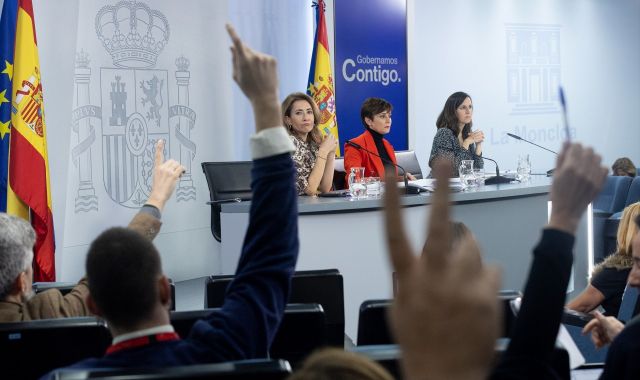 La ministra de Transports, Mobilitat i Agenda Urbana, Raquel Sánchez, la ministra de Política Territorial i portaveu del Govern, Isabel Rodríguez, i la ministra de Drets Socials i Agenda 2030, Ione Belarra | EP